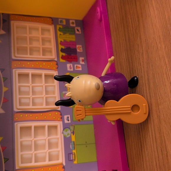 Peppa's School Playgroup Preschool Toy - Complete Set - Peppa Pig - Classroom - Picture 5 of 8